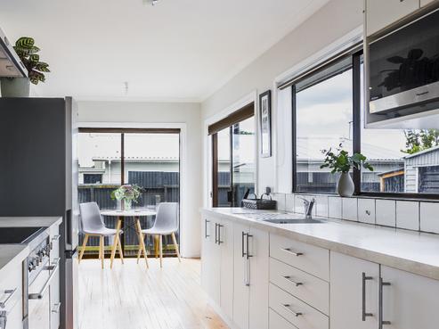 27 Clarence Cox Crescent, Pirimai