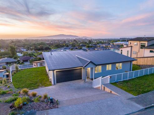 64 Kakariki Grove, Waikanae