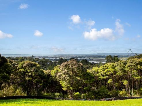 13 Trig Station Rise, Paremoremo