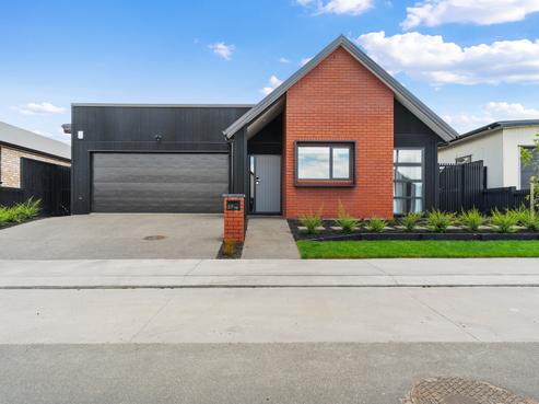 37 Earp Crescent, Greenhill Park