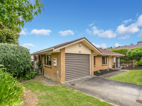 32 Channing Crescent, Botany Downs