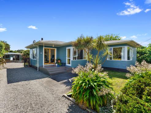 32 Kiharoa Street, Otaki Beach