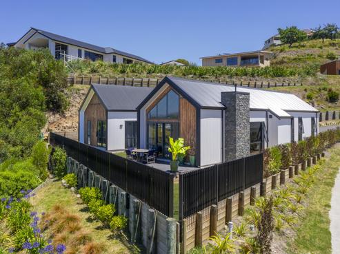 75 Oak Road, Poraiti