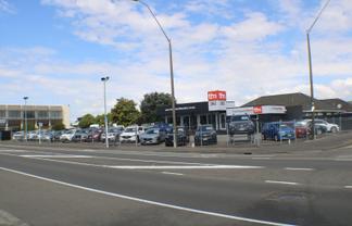 HIGH PROFILE CORNER SITE SALES YARD