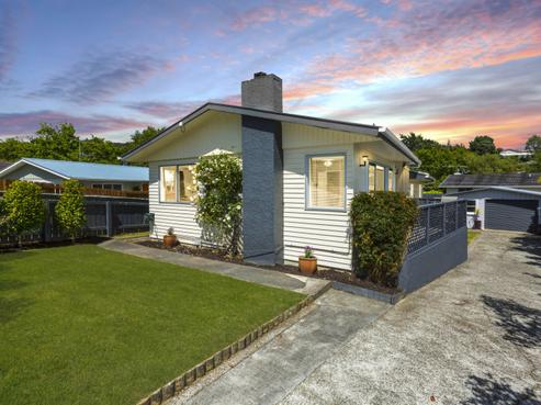 20 Blue Mountains Road, Pinehaven