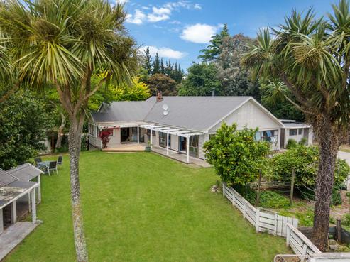 1555 State Highway 2, Featherston