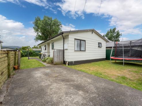 19 Hill Grove, Naenae