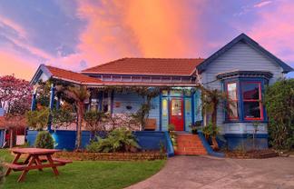 Backpacker Business with Home 