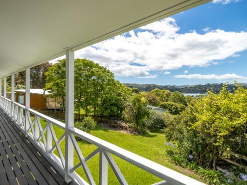 1 Causeway Road, Surfdale