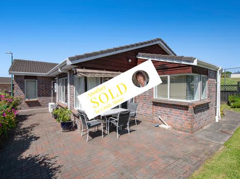 61 The Grove, Red Beach