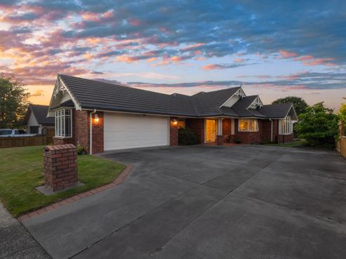 6 La Lena Grove, Fitzherbert
