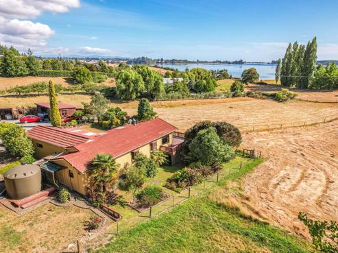 77 Hoddy Road, Redwood Valley