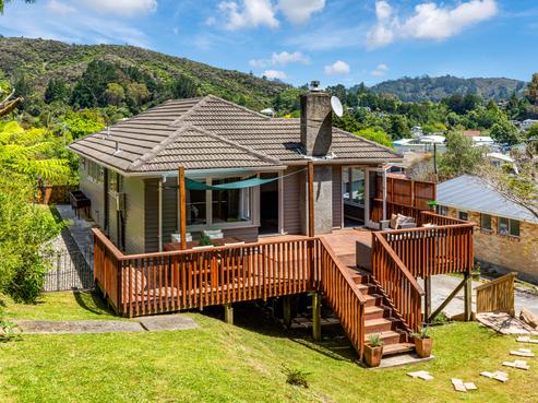 17 Lowry Crescent, Stokes Valley