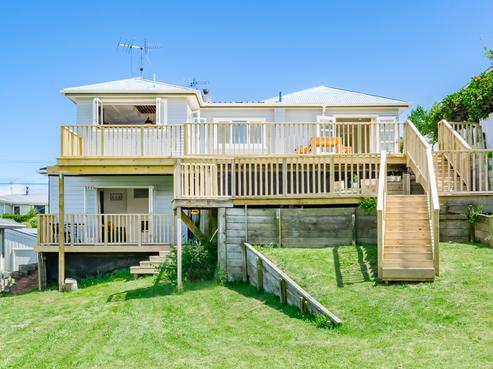 12 Gray Avenue, Paraparaumu Beach