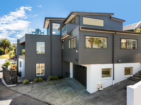 131 Beach Road, Castor Bay