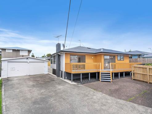 24A Roberts Road, Te Atatu South