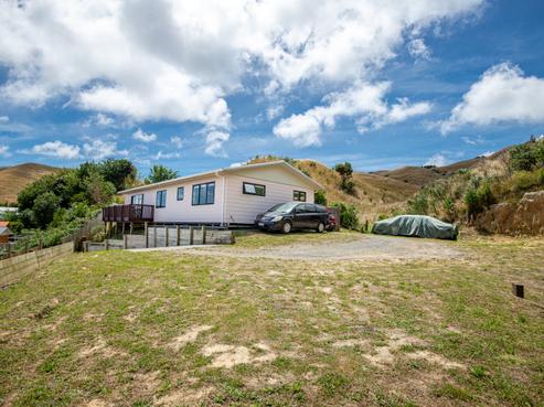 82 Arahura Crescent, Waitangirua
