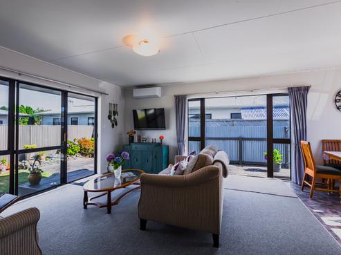 2/205 Avondale Road, Greenmeadows