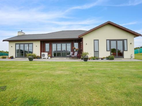 80B Black Road, Otatara