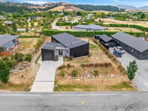 10 Cooper Crescent, Luggate