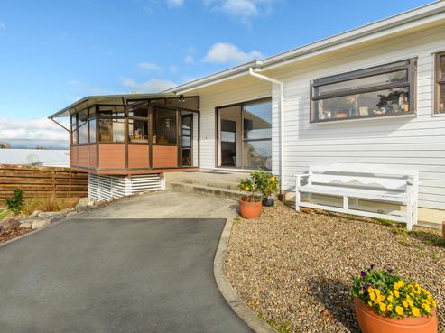 22 Jefferson Place, Brookfield