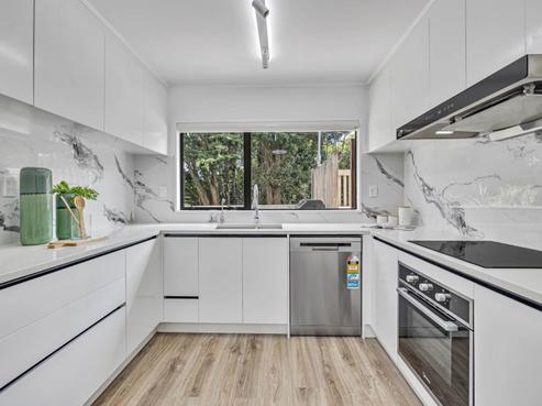 2/8A Verbena Road, Birkdale