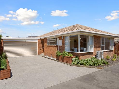 2/35 Avonhead Road, Avonhead
