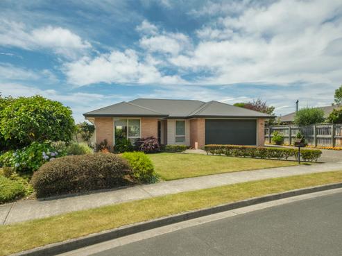 12 Ernest Place, Brightwater