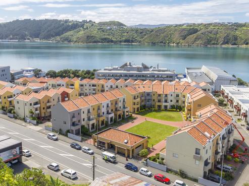 71/305 Evans Bay Parade, Hataitai