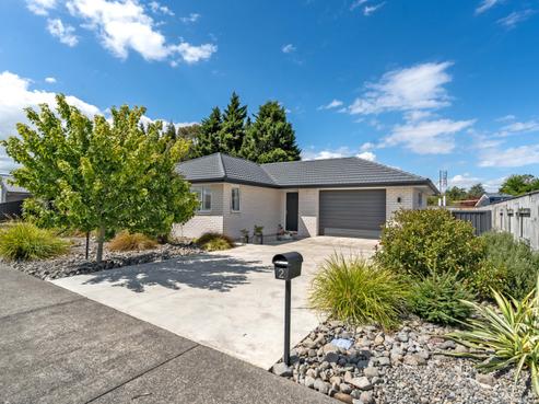 2 Maple Grove, Solway