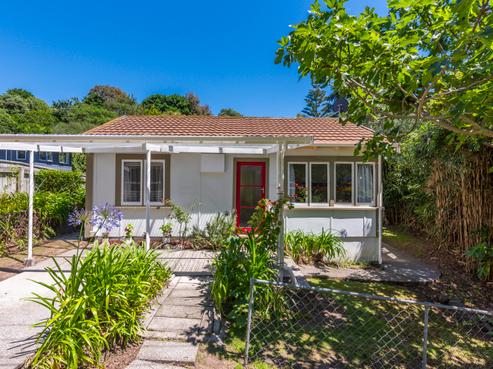 18 Dell Road, Raumati South