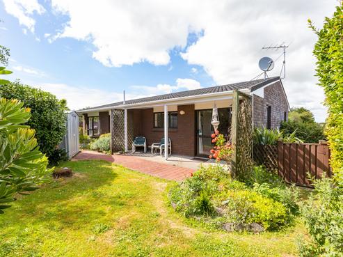 12 Skipage Grove, Featherston
