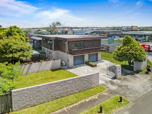1 Challen Close, Conifer Grove