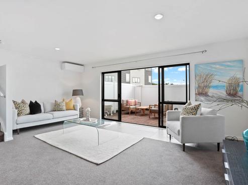 2/35 Fields Parade, Oteha