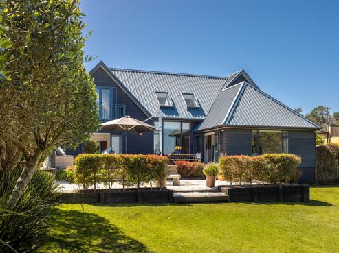 8 Esslin Road, Surfdale
