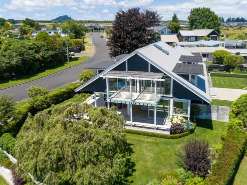 77 Rainbow Drive, Rainbow Point
