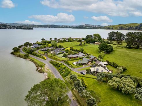 31 Motukaraka Point, Pauatahanui