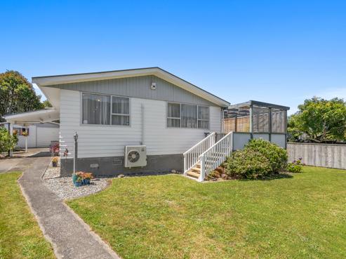8 Omaha Grove, Totara Park