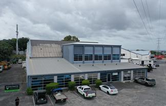 Versatile Office/Warehouse in Central Penrose