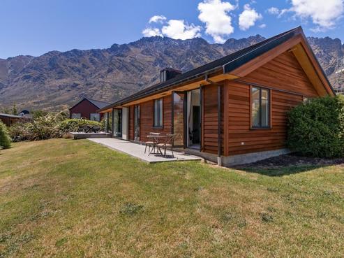 16 Ellesmere Avenue, Jacks Point