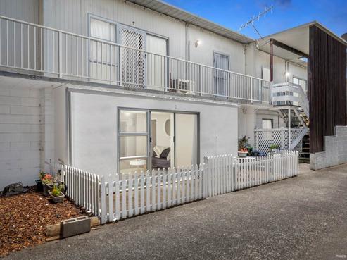 2/43 Anzac Road, Browns Bay