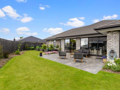 73 Oaks Drive, Lincoln