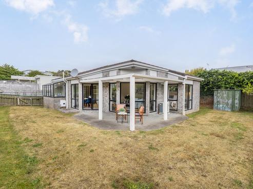 12 Toru Road, Paraparaumu Beach