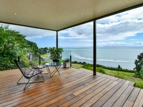 1833 East Coast Road, Whakatiwai