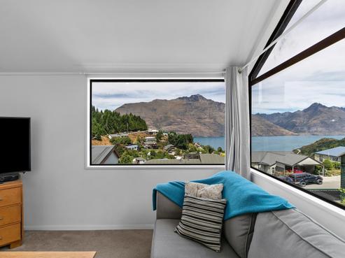 9B Dart Place, Fernhill/Sunshine Bay