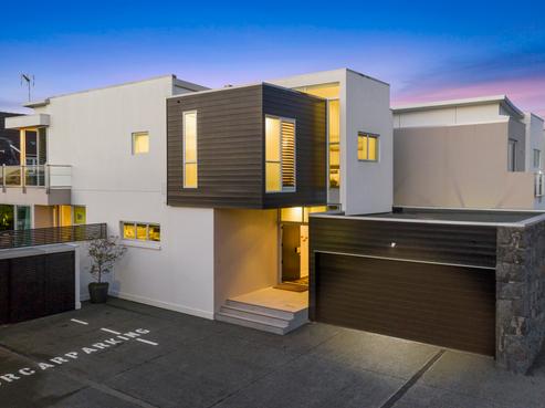 8/258 Hurstmere Road, Takapuna