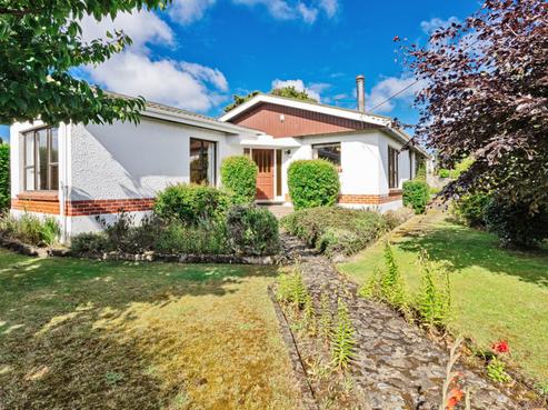 18 Black Road, Otatara