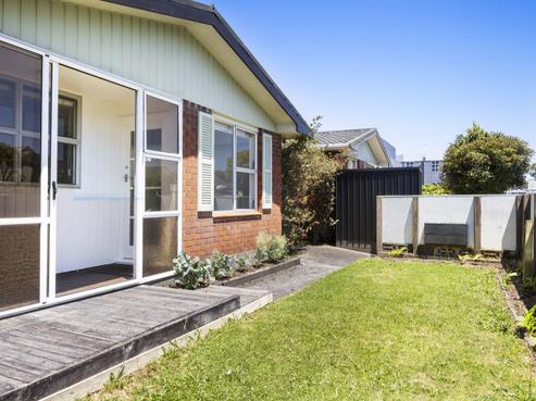 364 Devon Street East, Strandon