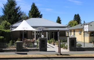 Main avenue position with an award winning tenant