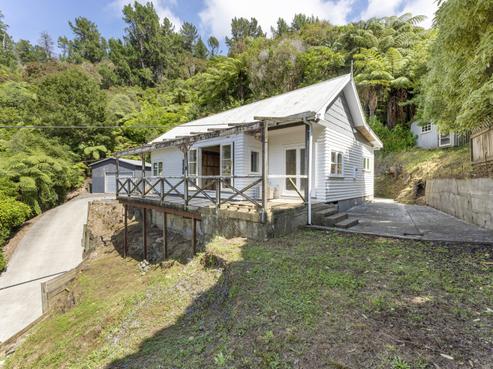 84 Wyndham Road, Pinehaven